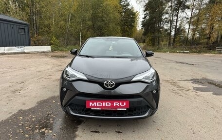 Toyota C-HR I рестайлинг, 2022 год, 3 800 000 рублей, 19 фотография