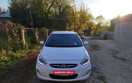 Hyundai Solaris II рестайлинг, 2013 год, 870 000 рублей, 2 фотография