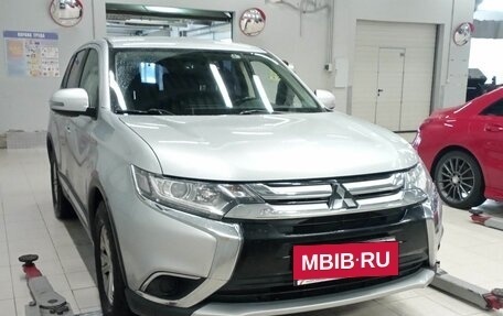 Mitsubishi Outlander III рестайлинг 3, 2016 год, 1 890 000 рублей, 2 фотография