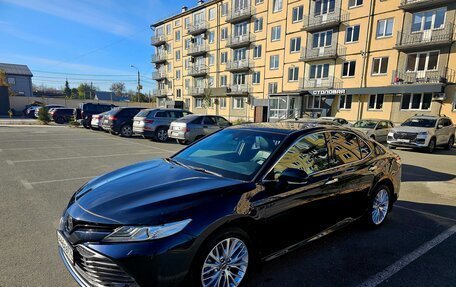 Toyota Camry, 2019 год, 3 390 000 рублей, 6 фотография