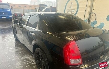 Chrysler 300C II, 2005 год, 600 000 рублей, 3 фотография