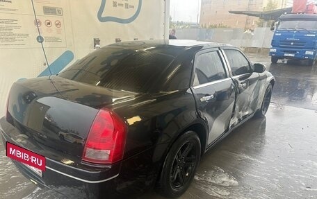 Chrysler 300C II, 2005 год, 600 000 рублей, 7 фотография