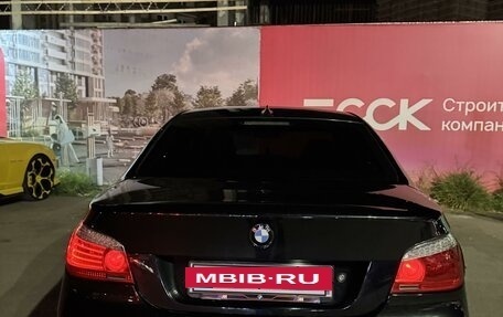 BMW 5 серия, 2004 год, 900 000 рублей, 3 фотография