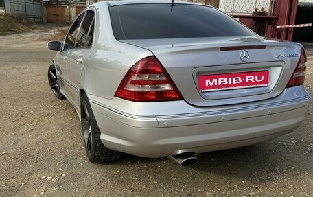 Mercedes-Benz C-Класс, 2005 год, 900 000 рублей, 5 фотография