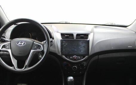 Hyundai Solaris II рестайлинг, 2013 год, 929 000 рублей, 16 фотография