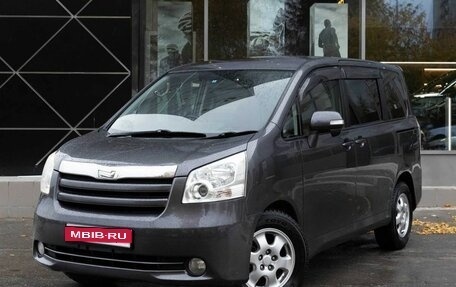 Toyota Noah III, 2010 год, 1 400 000 рублей, 1 фотография