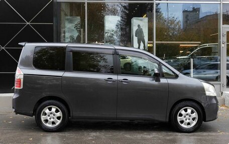 Toyota Noah III, 2010 год, 1 400 000 рублей, 6 фотография