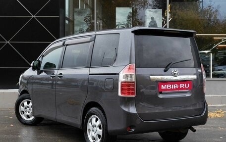 Toyota Noah III, 2010 год, 1 400 000 рублей, 3 фотография