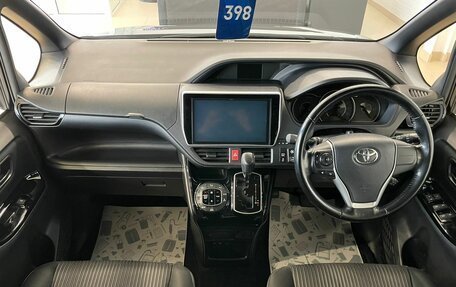 Toyota Voxy III, 2017 год, 2 749 999 рублей, 16 фотография