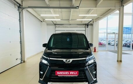 Toyota Voxy III, 2017 год, 2 749 999 рублей, 9 фотография