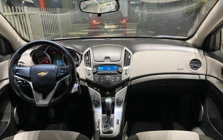 Chevrolet Cruze II, 2013 год, 900 000 рублей, 9 фотография