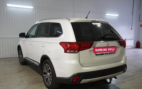 Mitsubishi Outlander III рестайлинг 3, 2016 год, 1 820 000 рублей, 5 фотография