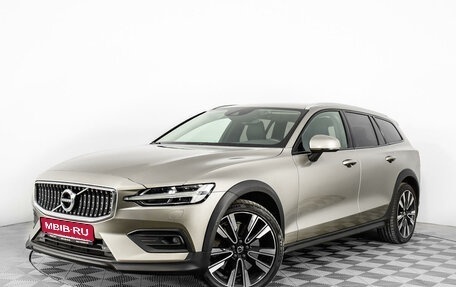 Volvo V60 Cross Country II, 2021 год, 4 300 000 рублей, 1 фотография