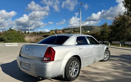 Chrysler 300C II, 2005 год, 1 000 000 рублей, 8 фотография