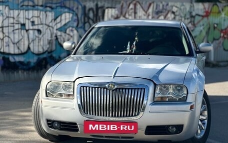 Chrysler 300C II, 2005 год, 1 000 000 рублей, 4 фотография