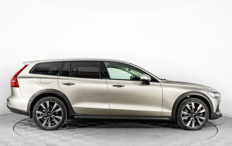 Volvo V60 Cross Country II, 2021 год, 4 300 000 рублей, 6 фотография