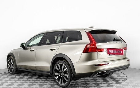 Volvo V60 Cross Country II, 2021 год, 4 300 000 рублей, 10 фотография