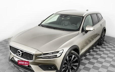 Volvo V60 Cross Country II, 2021 год, 4 300 000 рублей, 21 фотография