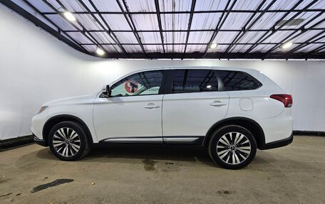 Mitsubishi Outlander III рестайлинг 3, 2018 год, 2 699 000 рублей, 2 фотография