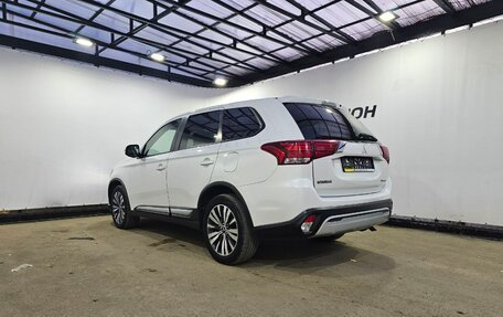 Mitsubishi Outlander III рестайлинг 3, 2018 год, 2 699 000 рублей, 3 фотография