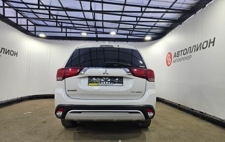 Mitsubishi Outlander III рестайлинг 3, 2018 год, 2 699 000 рублей, 4 фотография