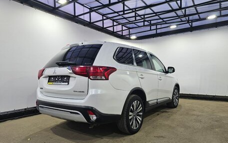 Mitsubishi Outlander III рестайлинг 3, 2018 год, 2 699 000 рублей, 5 фотография