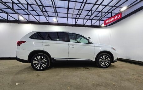 Mitsubishi Outlander III рестайлинг 3, 2018 год, 2 699 000 рублей, 6 фотография