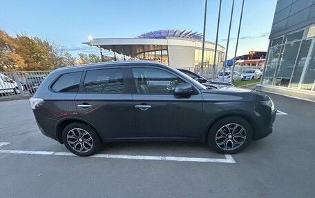 Mitsubishi Outlander III рестайлинг 3, 2014 год, 1 650 000 рублей, 4 фотография