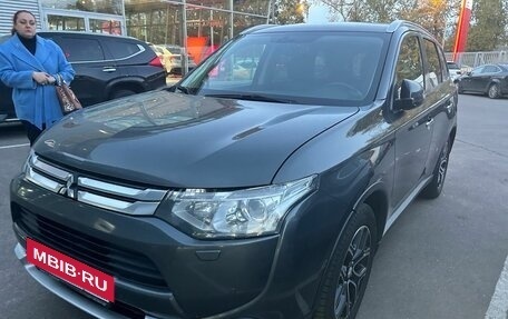 Mitsubishi Outlander III рестайлинг 3, 2014 год, 1 650 000 рублей, 3 фотография