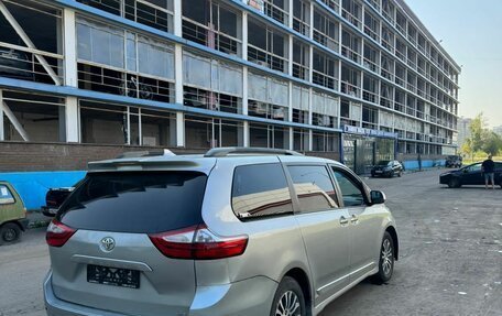 Toyota Sienna III, 2019 год, 2 150 000 рублей, 3 фотография