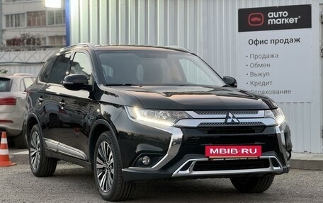 Mitsubishi Outlander III рестайлинг 3, 2019 год, 2 650 000 рублей, 3 фотография