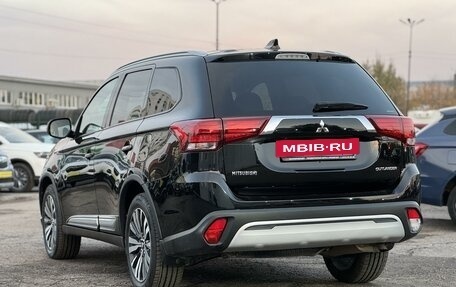 Mitsubishi Outlander III рестайлинг 3, 2019 год, 2 650 000 рублей, 6 фотография