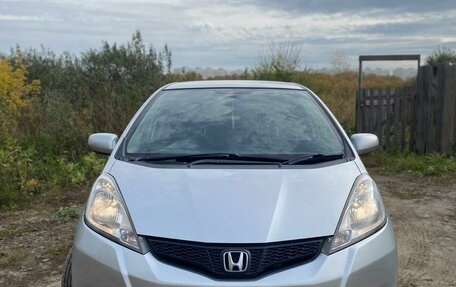 Honda Fit III, 2012 год, 950 000 рублей, 1 фотография