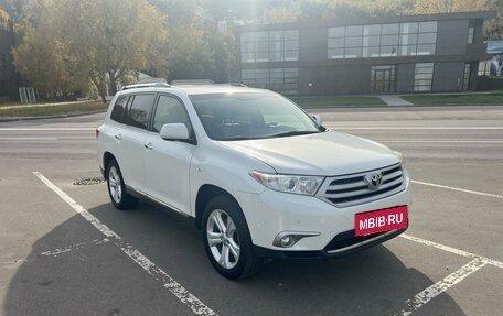 Toyota Highlander III, 2013 год, 2 330 000 рублей, 3 фотография