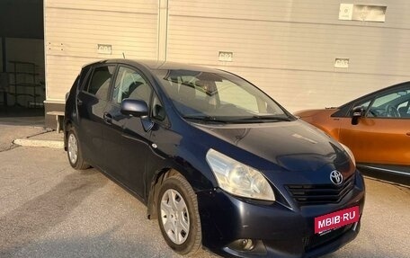 Toyota Verso I, 2011 год, 1 081 000 рублей, 4 фотография