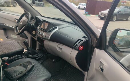 Mitsubishi L200 IV рестайлинг, 2011 год, 1 800 000 рублей, 12 фотография