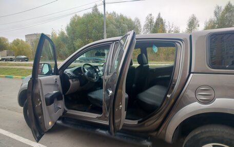 Mitsubishi L200 IV рестайлинг, 2011 год, 1 800 000 рублей, 8 фотография