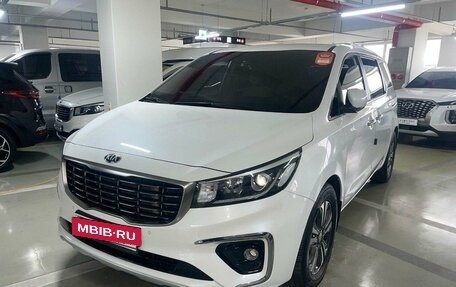 KIA Carnival III, 2018 год, 3 200 000 рублей, 9 фотография