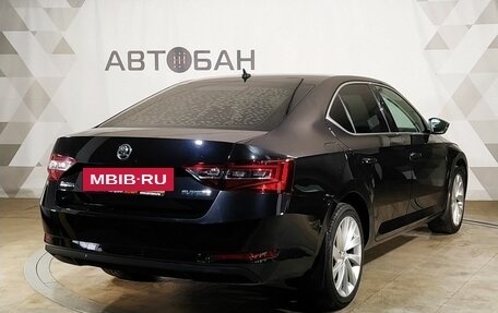 Skoda Superb III рестайлинг, 2017 год, 1 850 000 рублей, 3 фотография