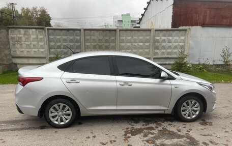 Hyundai Solaris II рестайлинг, 2018 год, 1 300 000 рублей, 4 фотография