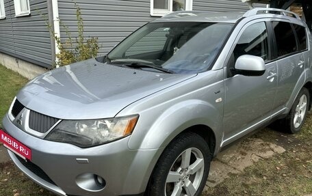 Mitsubishi Outlander III рестайлинг 3, 2007 год, 1 090 000 рублей, 2 фотография