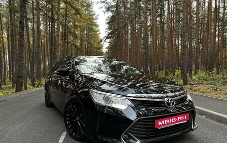 Toyota Camry, 2015 год, 2 700 000 рублей, 2 фотография