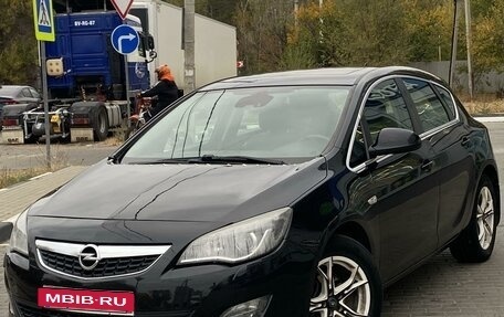 Opel Astra J, 2011 год, 710 000 рублей, 1 фотография