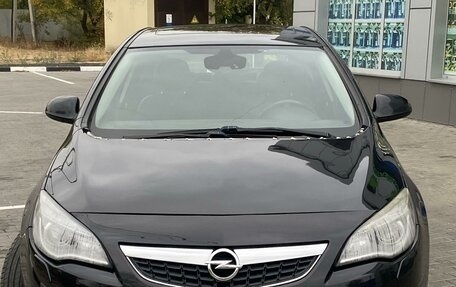 Opel Astra J, 2011 год, 710 000 рублей, 2 фотография