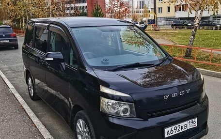 Toyota Voxy II, 2009 год, 1 600 000 рублей, 1 фотография