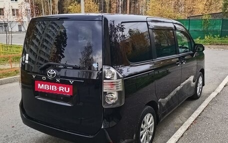 Toyota Voxy II, 2009 год, 1 600 000 рублей, 5 фотография