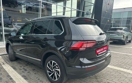 Volkswagen Tiguan II, 2017 год, 1 999 000 рублей, 2 фотография