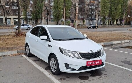 KIA Rio III рестайлинг, 2013 год, 830 000 рублей, 1 фотография