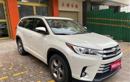 Toyota Highlander III, 2021 год, 3 200 000 рублей, 1 фотография