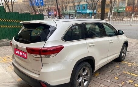 Toyota Highlander III, 2021 год, 3 200 000 рублей, 4 фотография